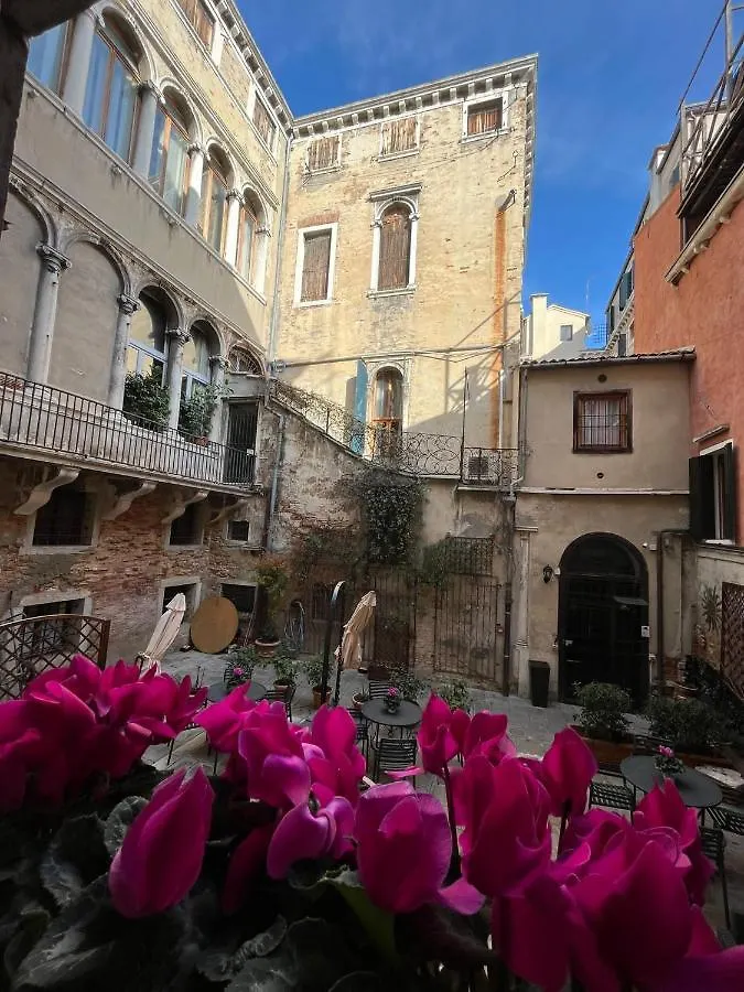 Corte Del Doge Di Rialto Venice